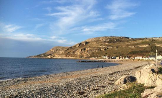 Bodlondeb Castle Bed & Breakfast { Central Llandudno} Εξωτερικό φωτογραφία