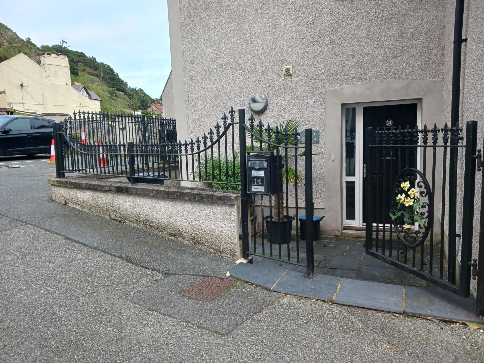 Bodlondeb Castle Bed & Breakfast { Central Llandudno} Εξωτερικό φωτογραφία